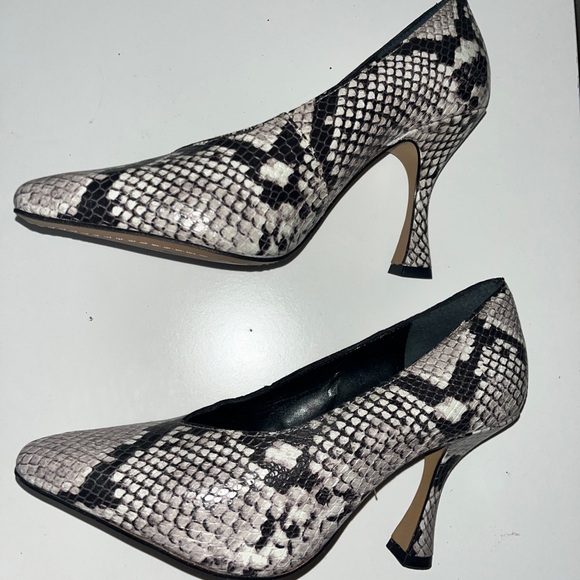 NWOT Vince Camuto Snake Print Heels - Picture 4 of 5